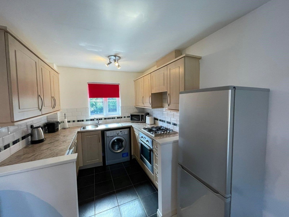 Flat Cobb Close in Coventry