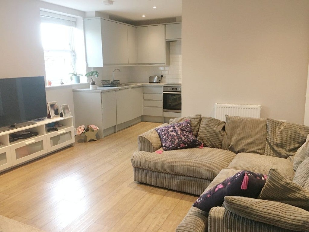 Flat Kings Road in Greater London