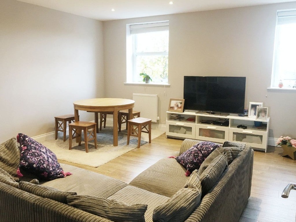 Flat Kings Road in Greater London