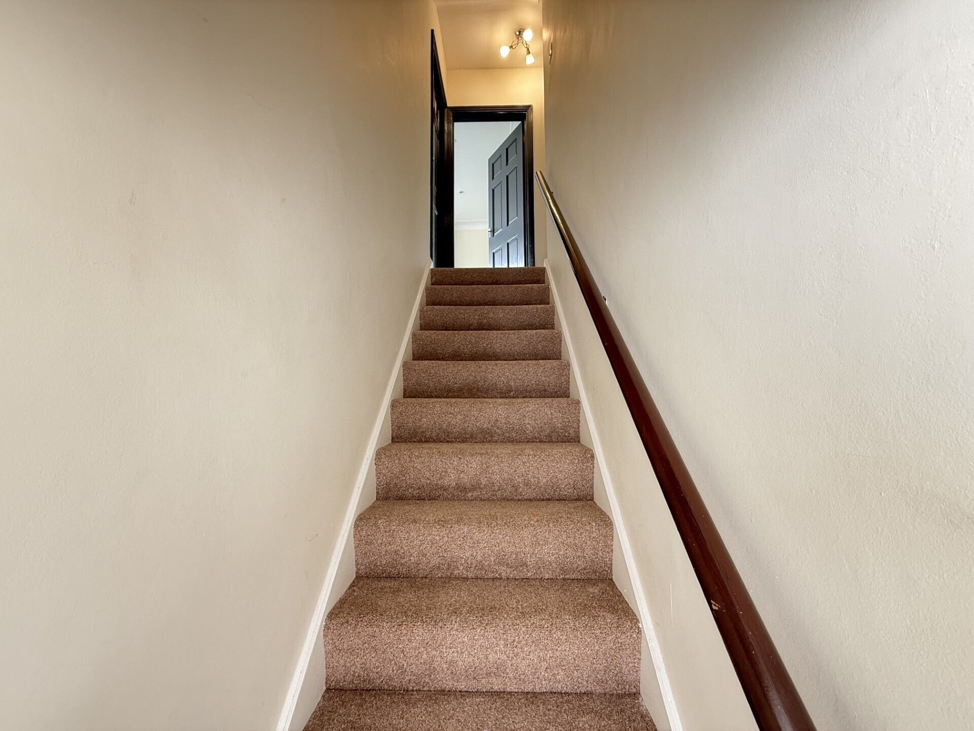 Flat Courtlands Close in Watford