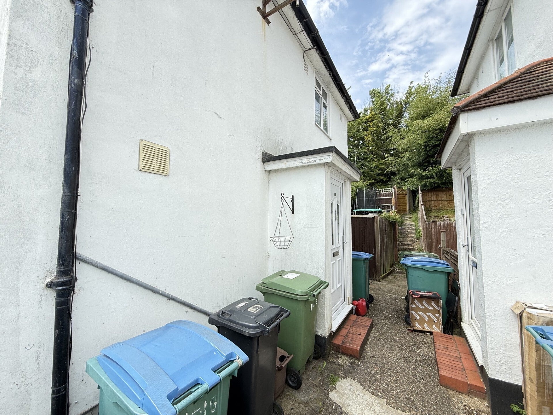 Flat Courtlands Close in Watford