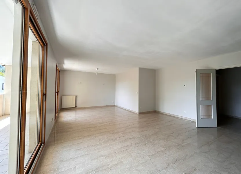 Flat Rue Vignet Trouvé in Fontaines-sur-Saône