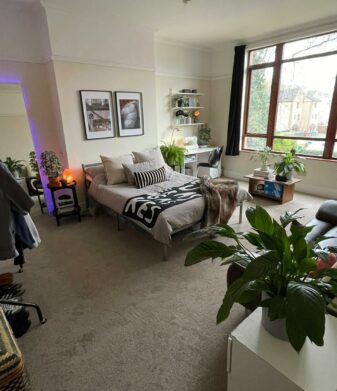 Flat Old Lansdowne Road in Manchester