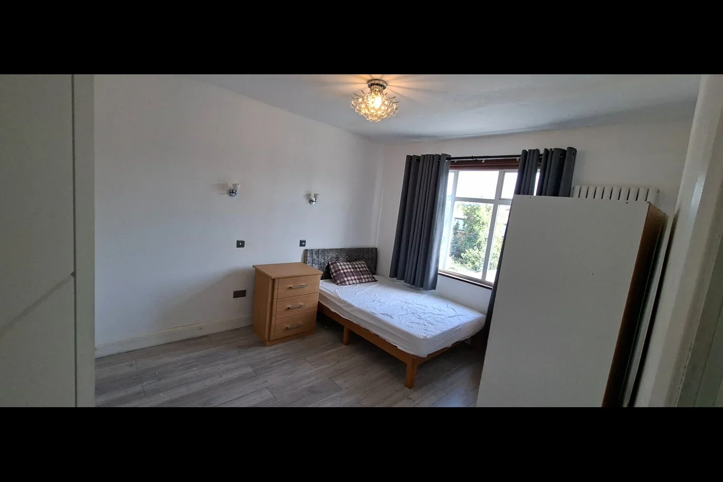 Room Rowden Road in Greater London
