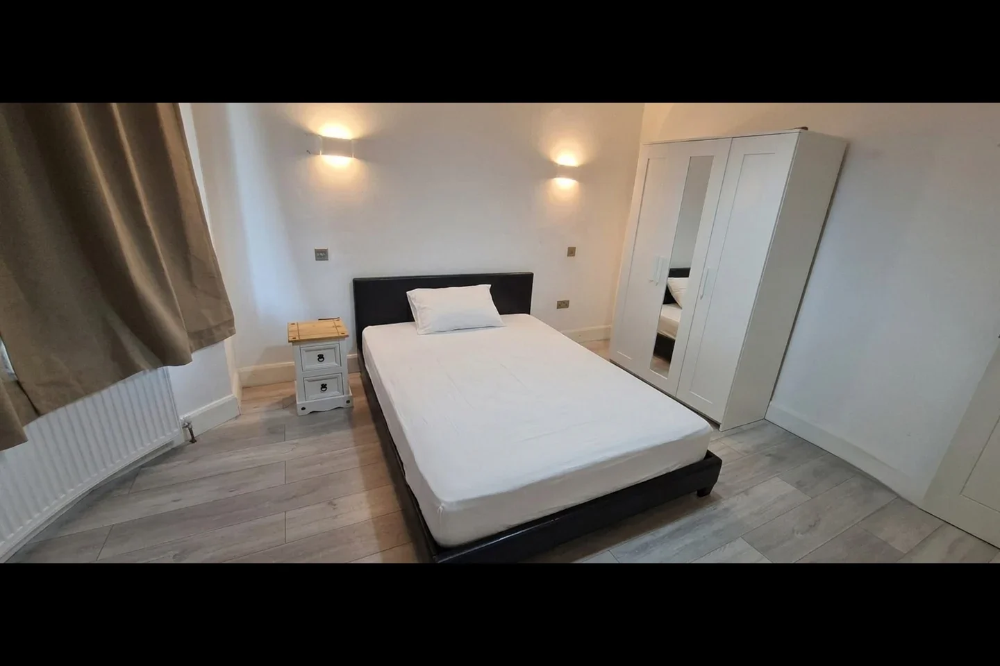 Room Rowden Road in Greater London