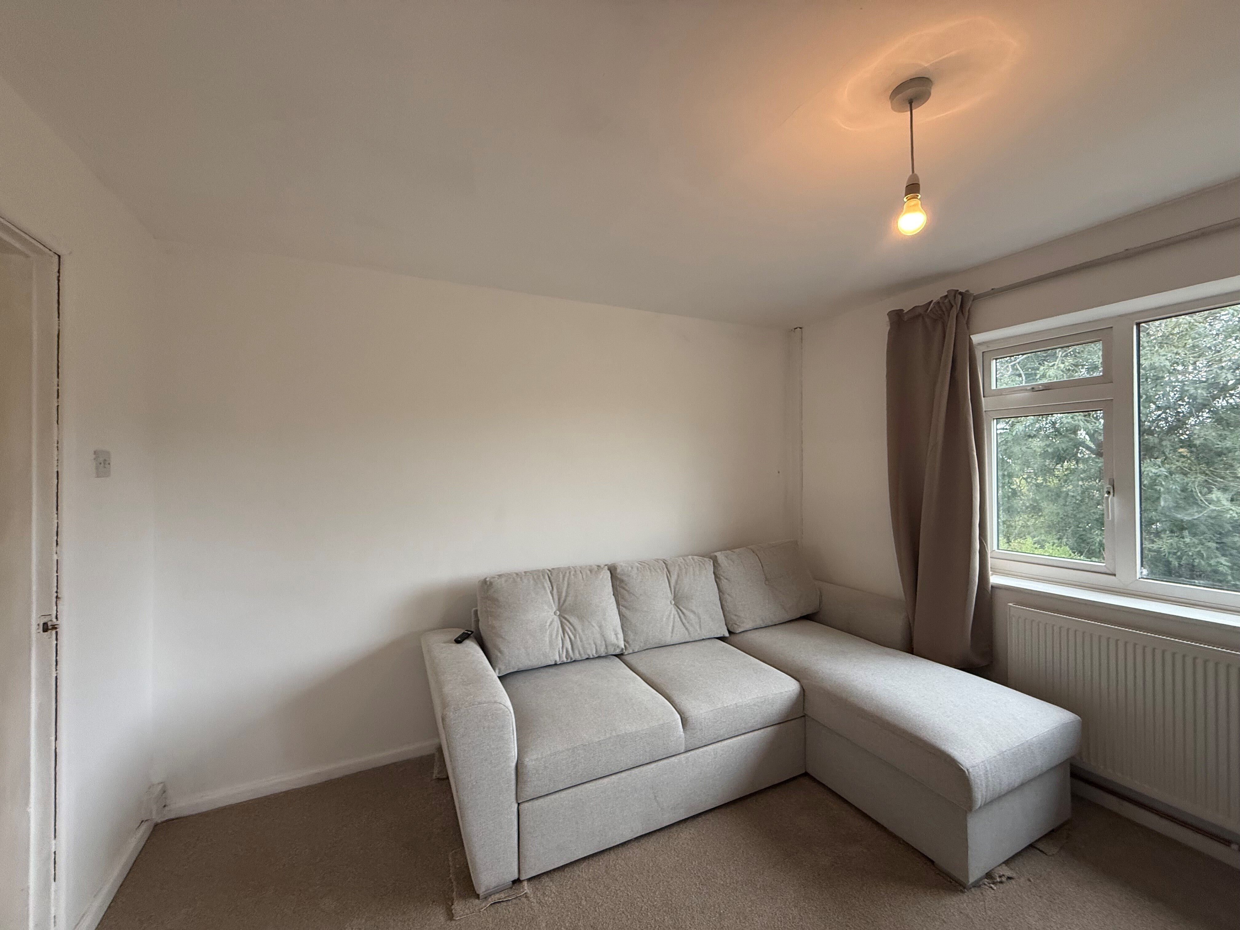 Flat Yewdale Crescent in Coventry