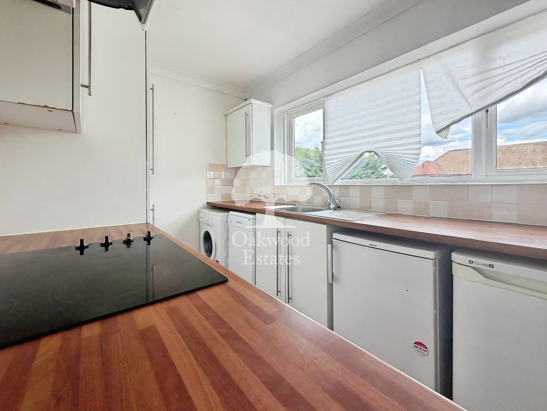 Flat Belmont Crescent in Maidenhead