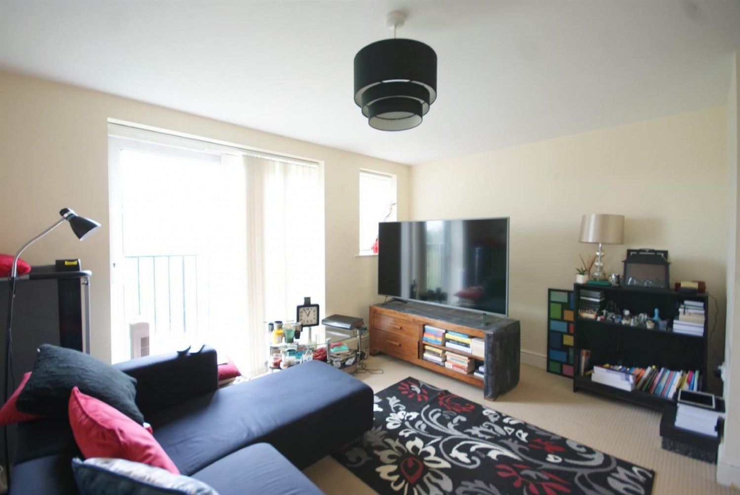Flat Willow Tree Close in Lincoln