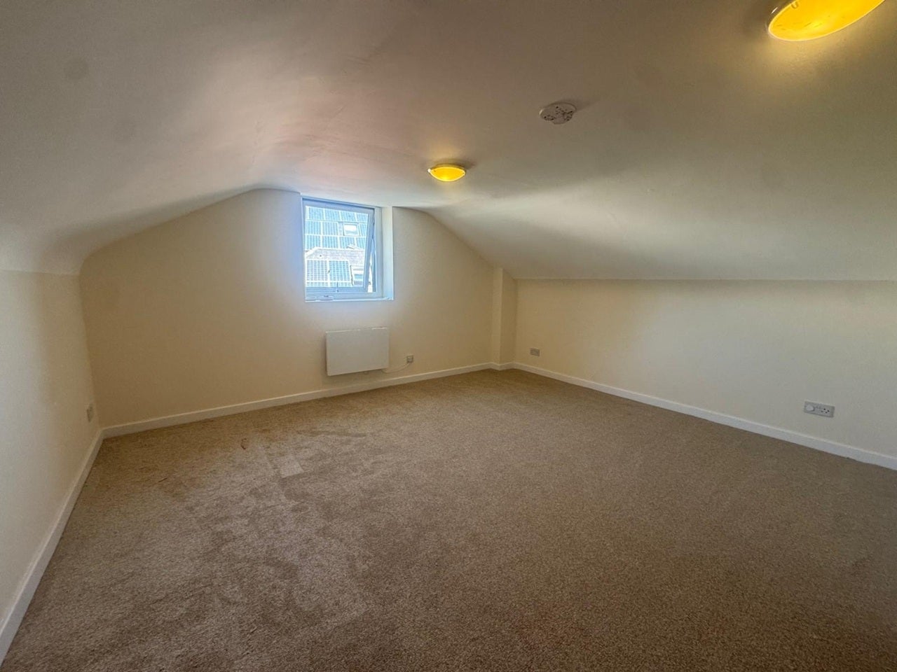 Flat Benhill Avenue in Greater London