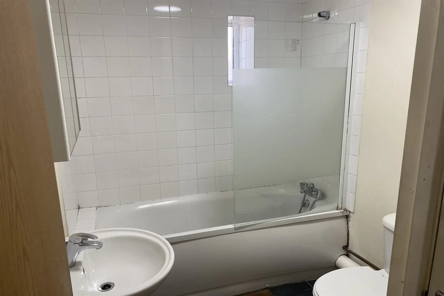 Flat Benhill Avenue in Greater London