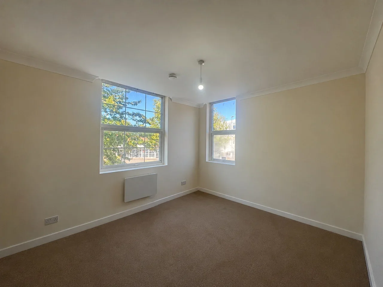 Flat Benhill Avenue in Greater London