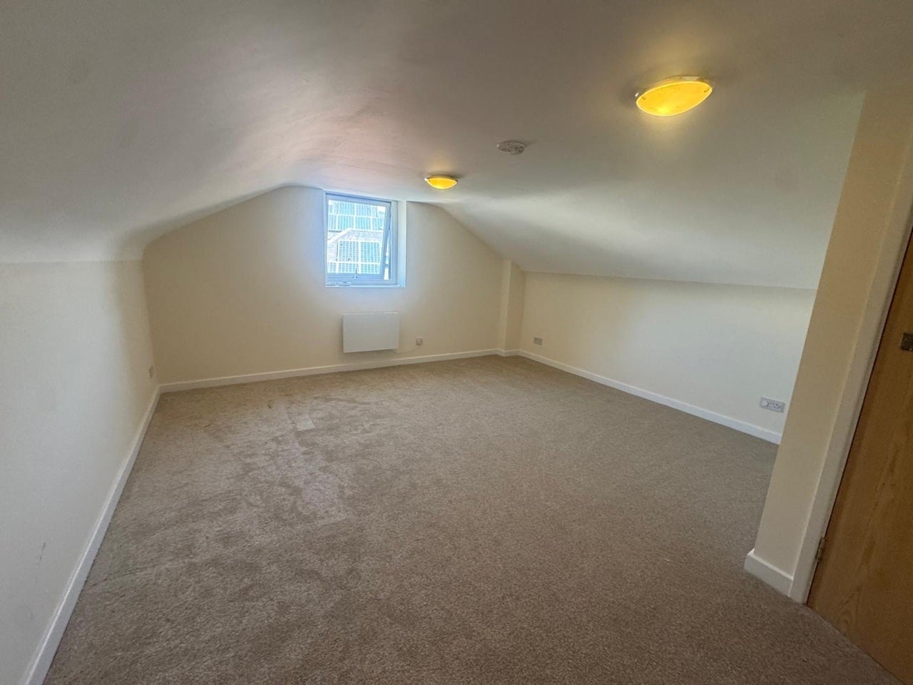 Flat Benhill Avenue in Greater London
