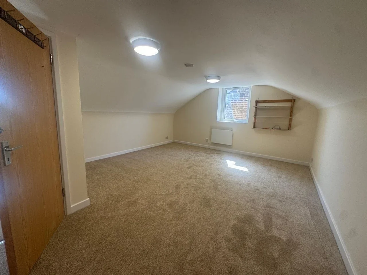 Flat Benhill Avenue in Greater London