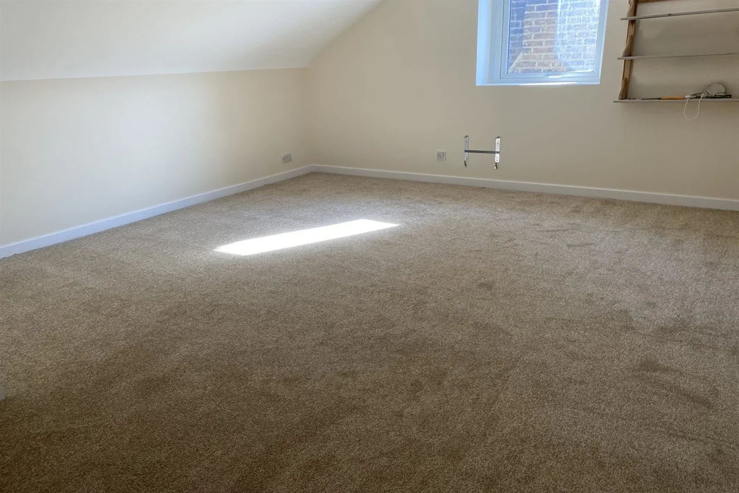 Flat Benhill Avenue in Greater London