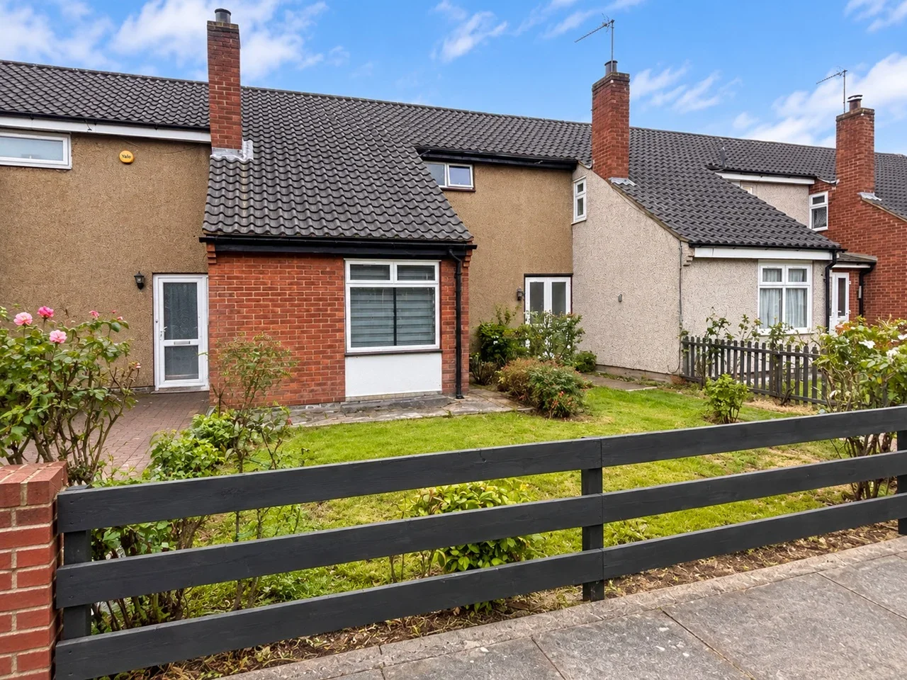 House Fullwell Avenue in Greater London