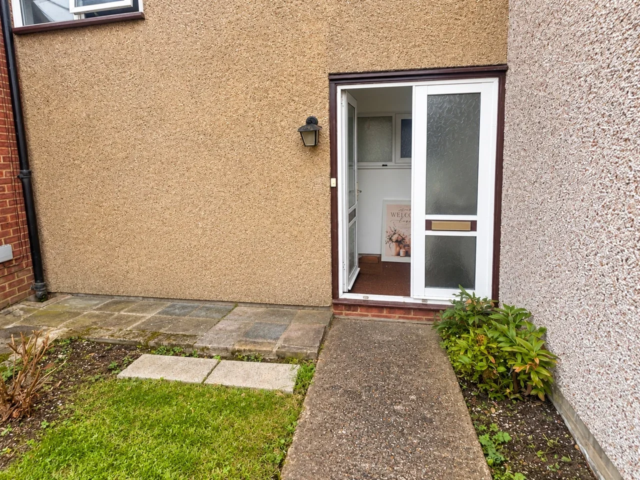 House Fullwell Avenue in Greater London