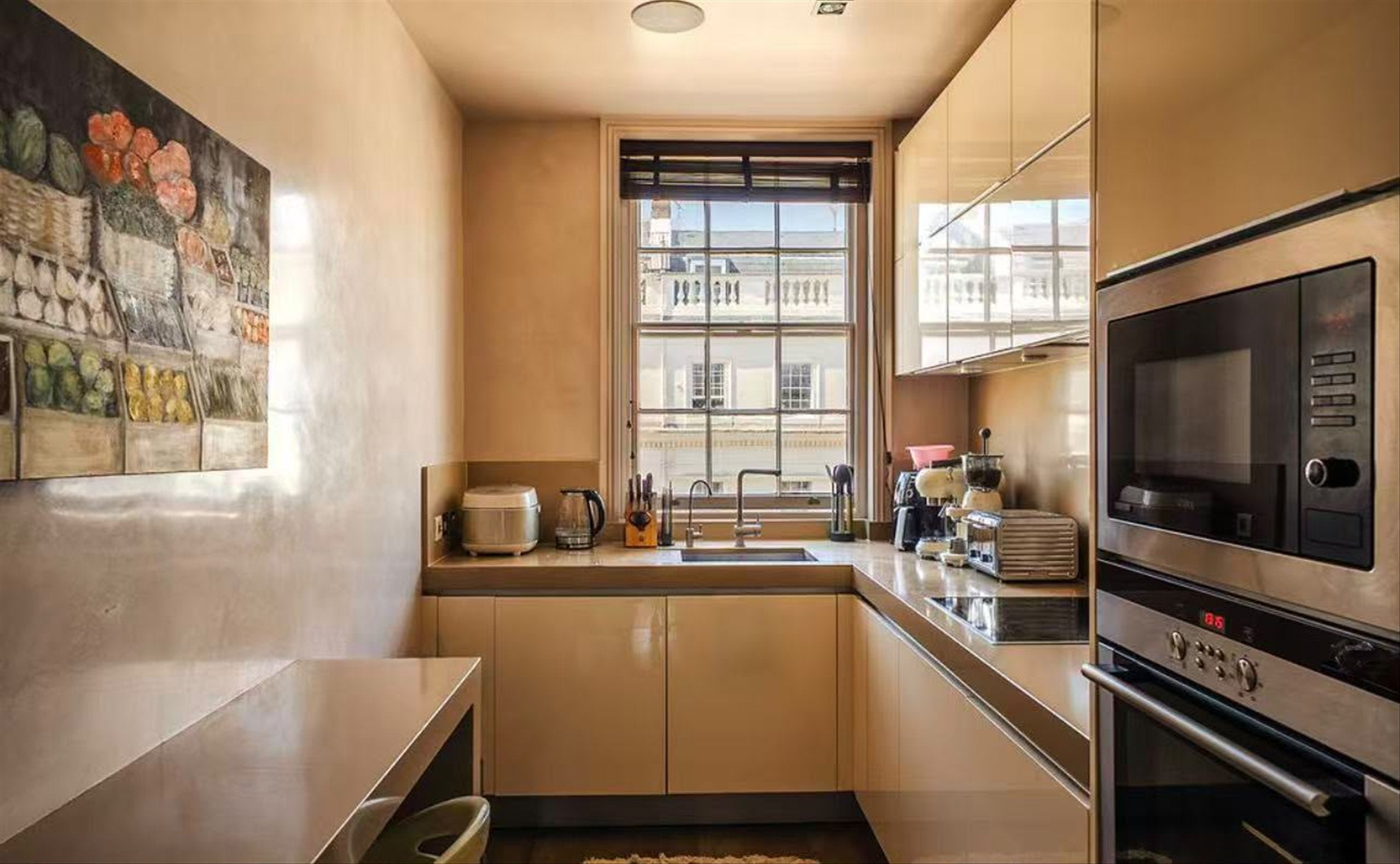 Flat Eaton Place in City of Westminster
