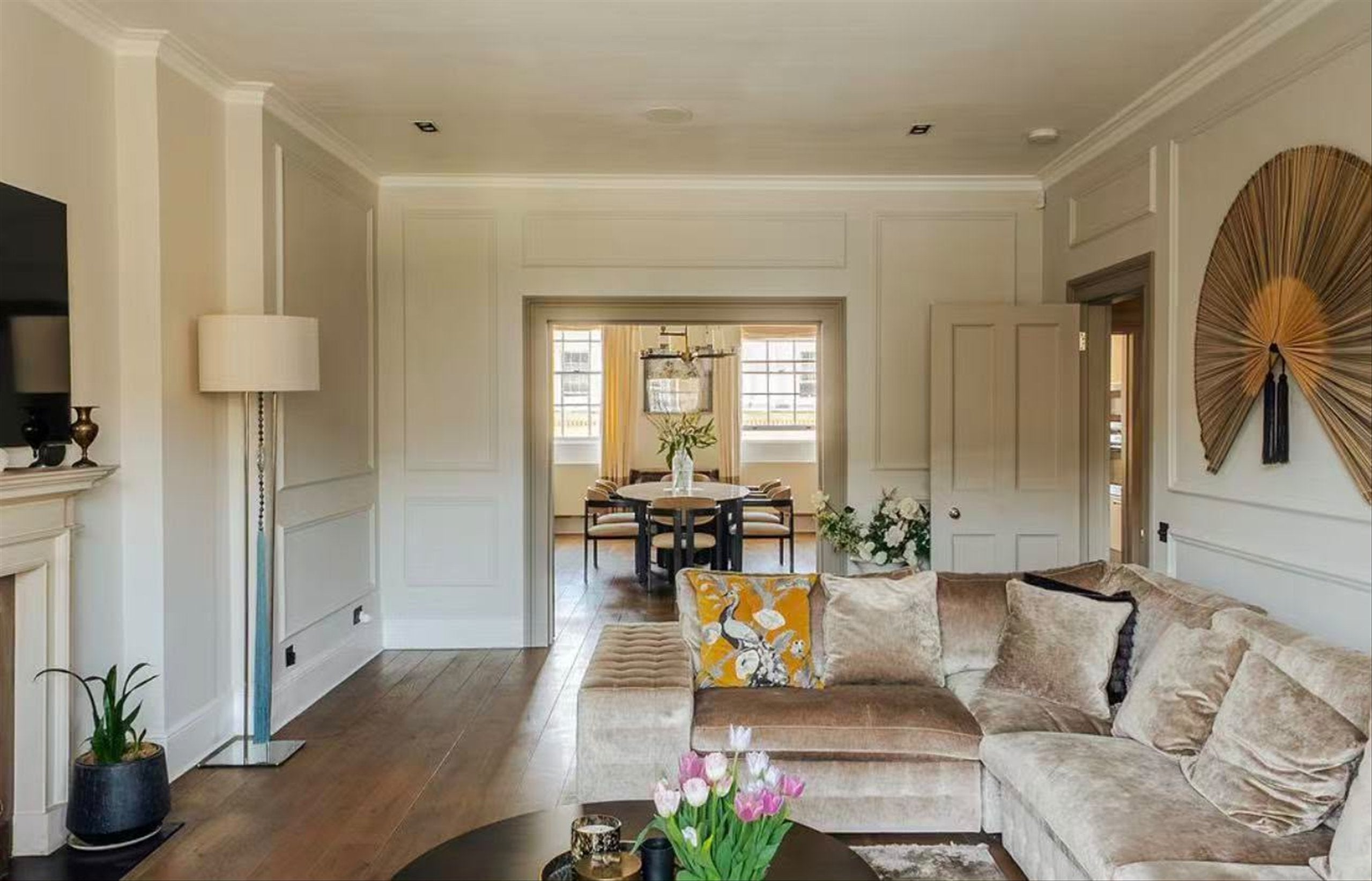 Flat Eaton Place in City of Westminster