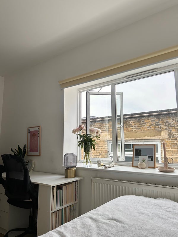 Room Crescent Row in Greater London