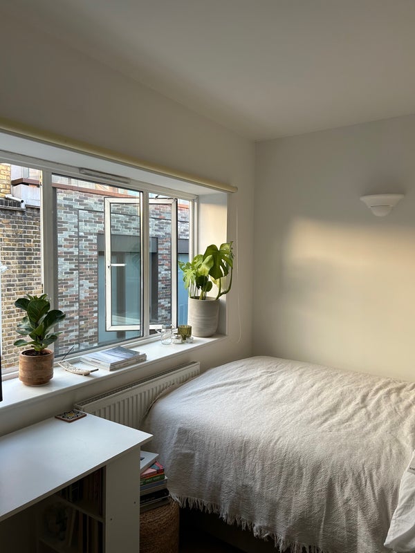 Room Crescent Row in Greater London