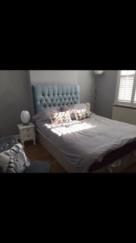 Room Cross Road in Greater London