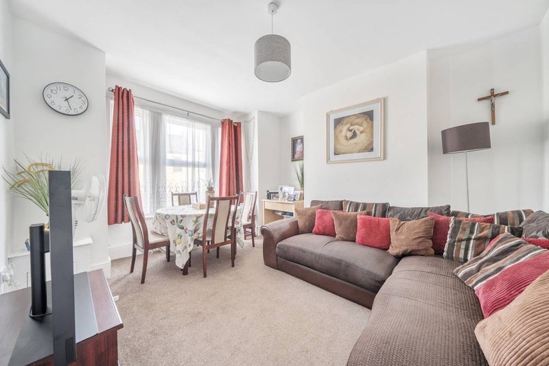Room Waverley Road in Greater London