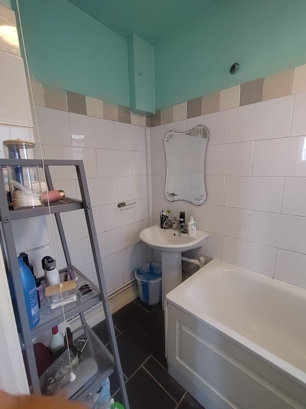 Room Westcott Road in Greater London