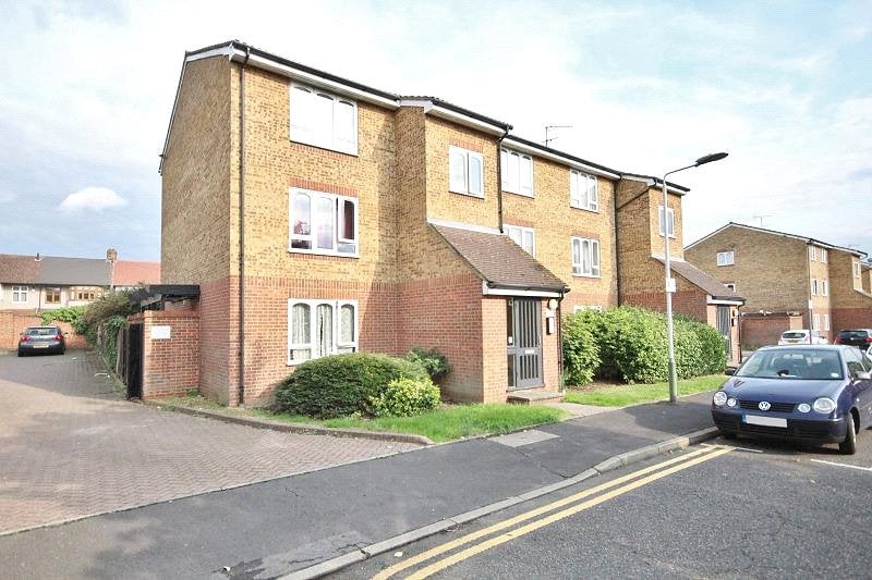 Flat Frazer Close in Greater London
