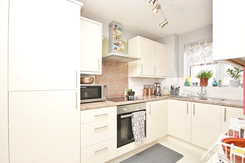 Flat Frazer Close in Greater London
