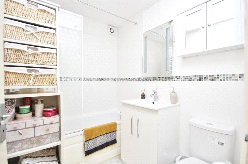 Flat Frazer Close in Greater London