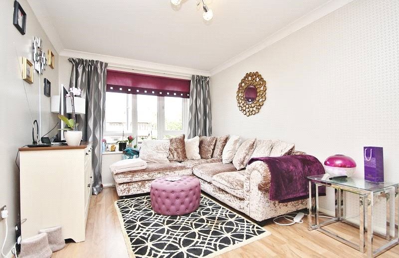 Flat Frazer Close in Greater London