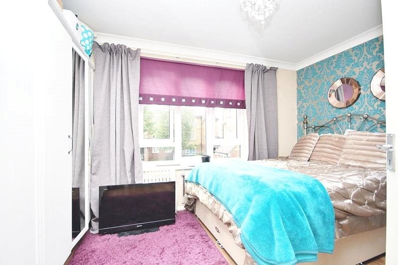 Flat Frazer Close in Greater London