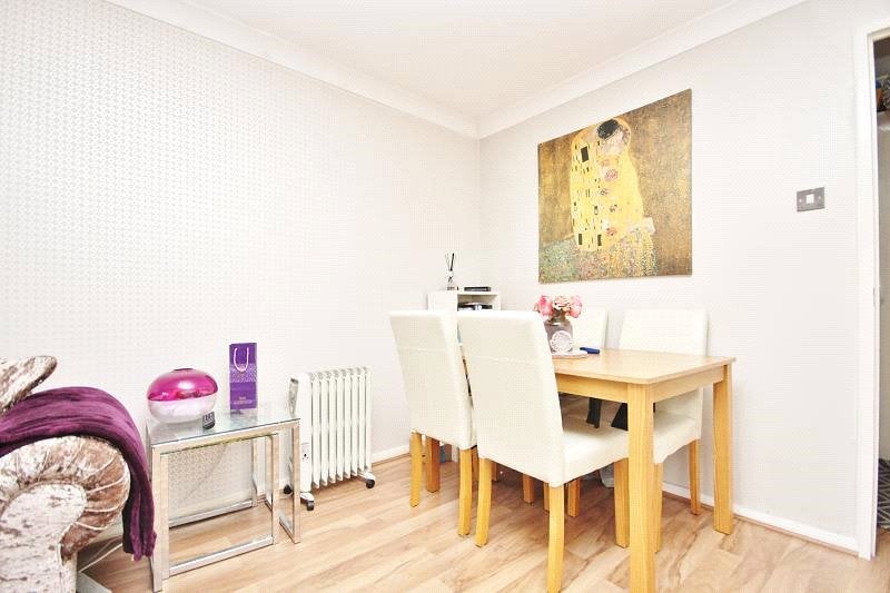 Flat Frazer Close in Greater London