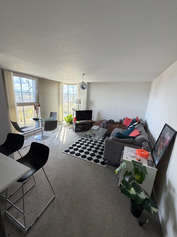 Flat Chippenham Road in Manchester