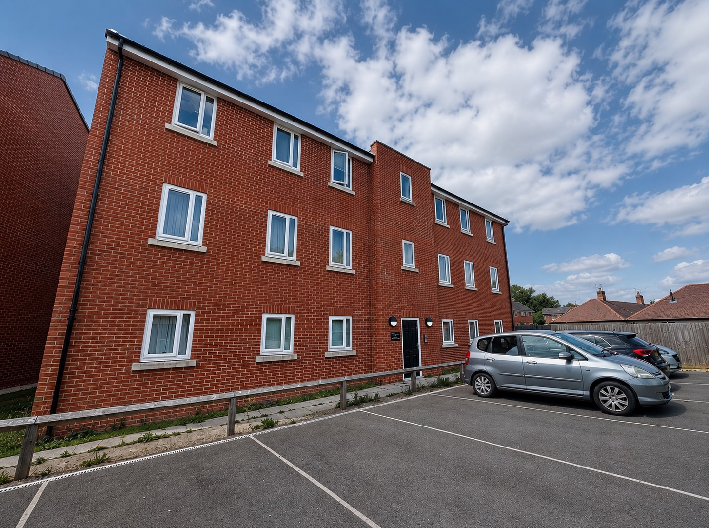 Flat Elizabeth Court in Wakefield