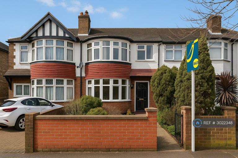 Room Scorton Avenue in Greater London