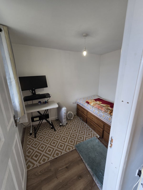 Flat Polefield in Preston