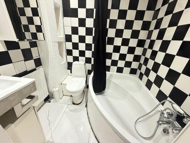 Room Blackstock Road in Greater London
