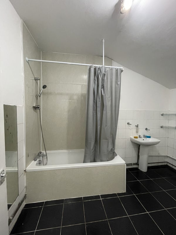 Room Copland Road in Glasgow