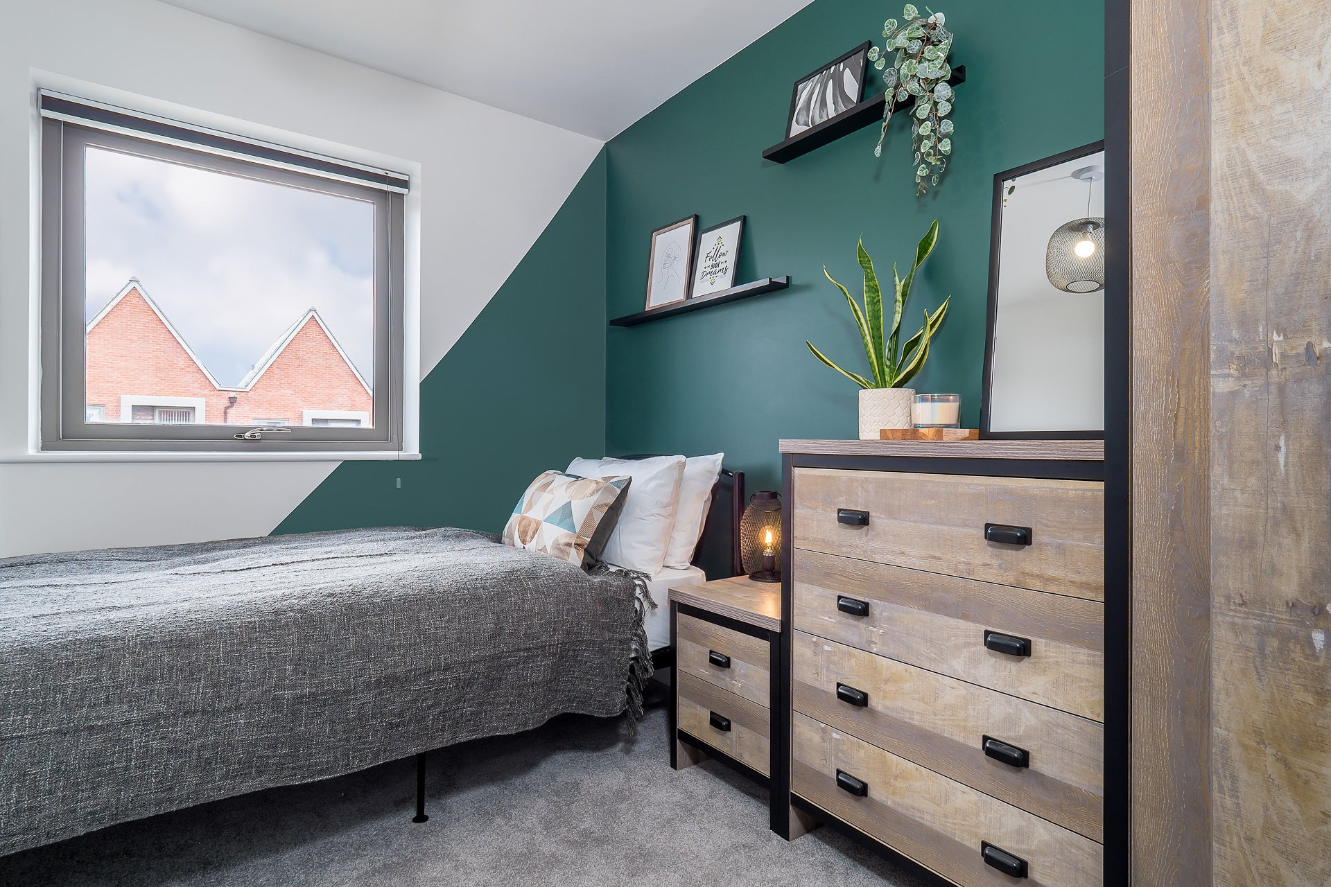 Room Latchet Lane in Upton