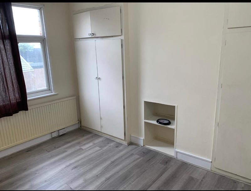 Room Prince Regent Lane in Greater London