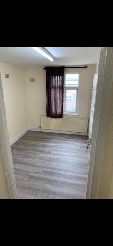 Room Prince Regent Lane in Greater London