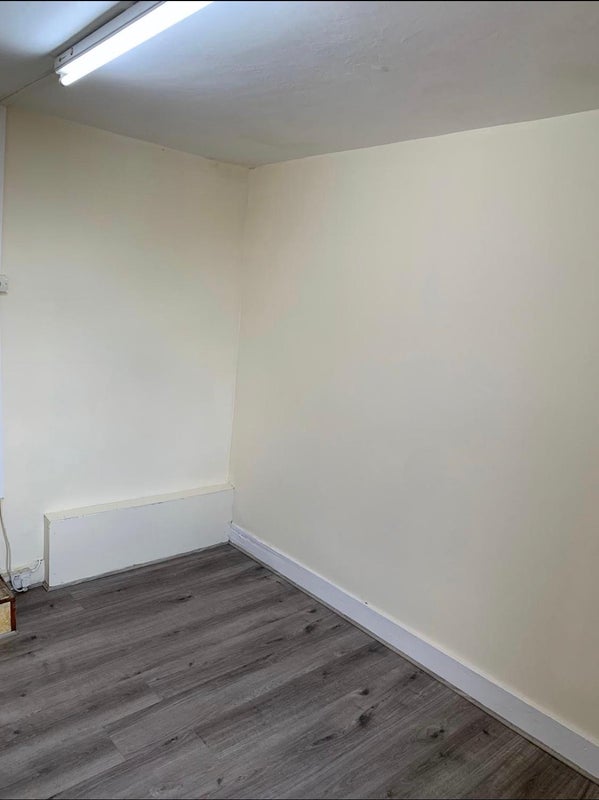 Room Prince Regent Lane in Greater London