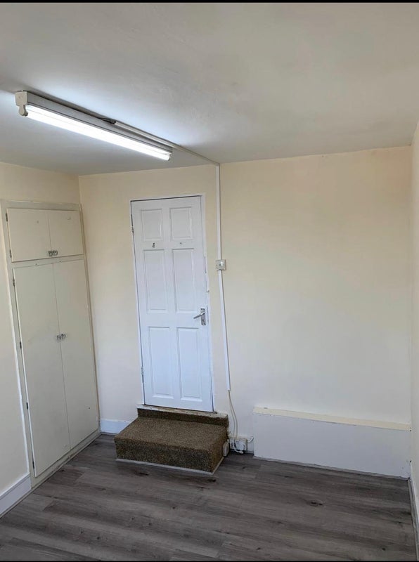 Room Prince Regent Lane in Greater London