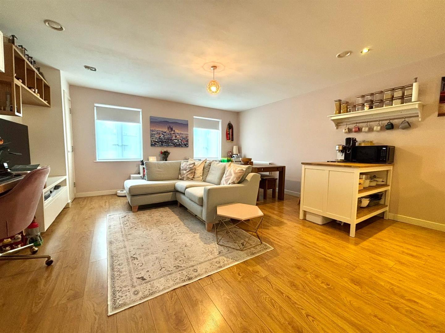 Flat Grange Road in Greater London