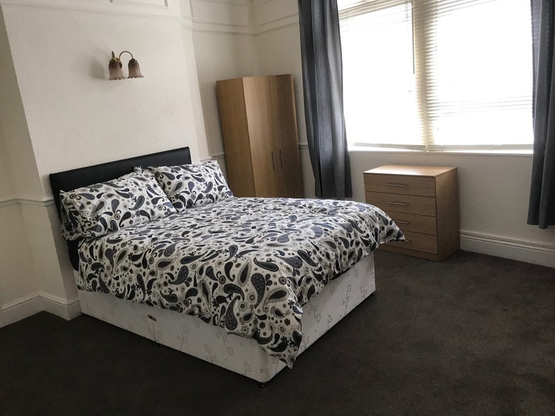 Room Harrwood Mews in Leeds
