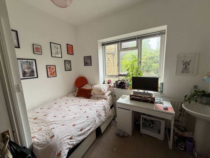 Room Tredegar Square in Greater London
