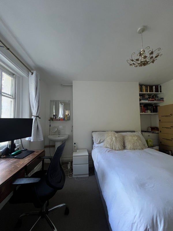 Room Tredegar Square in Greater London