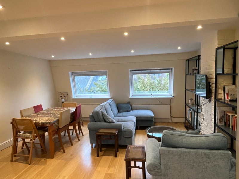 Flat Kinnoul Road in Greater London
