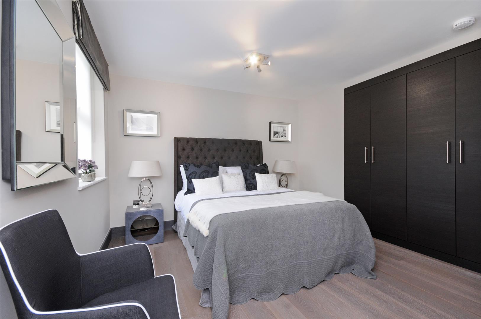 Flat Finchley Road in Greater London
